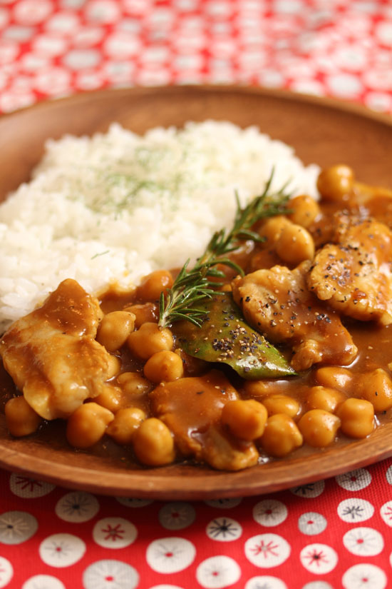 豚ばら肉とひよこ豆のハーブカレー